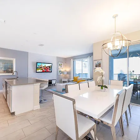212Ba Townhouse 4 Bedrooms & 3 Bathrooms + Pool